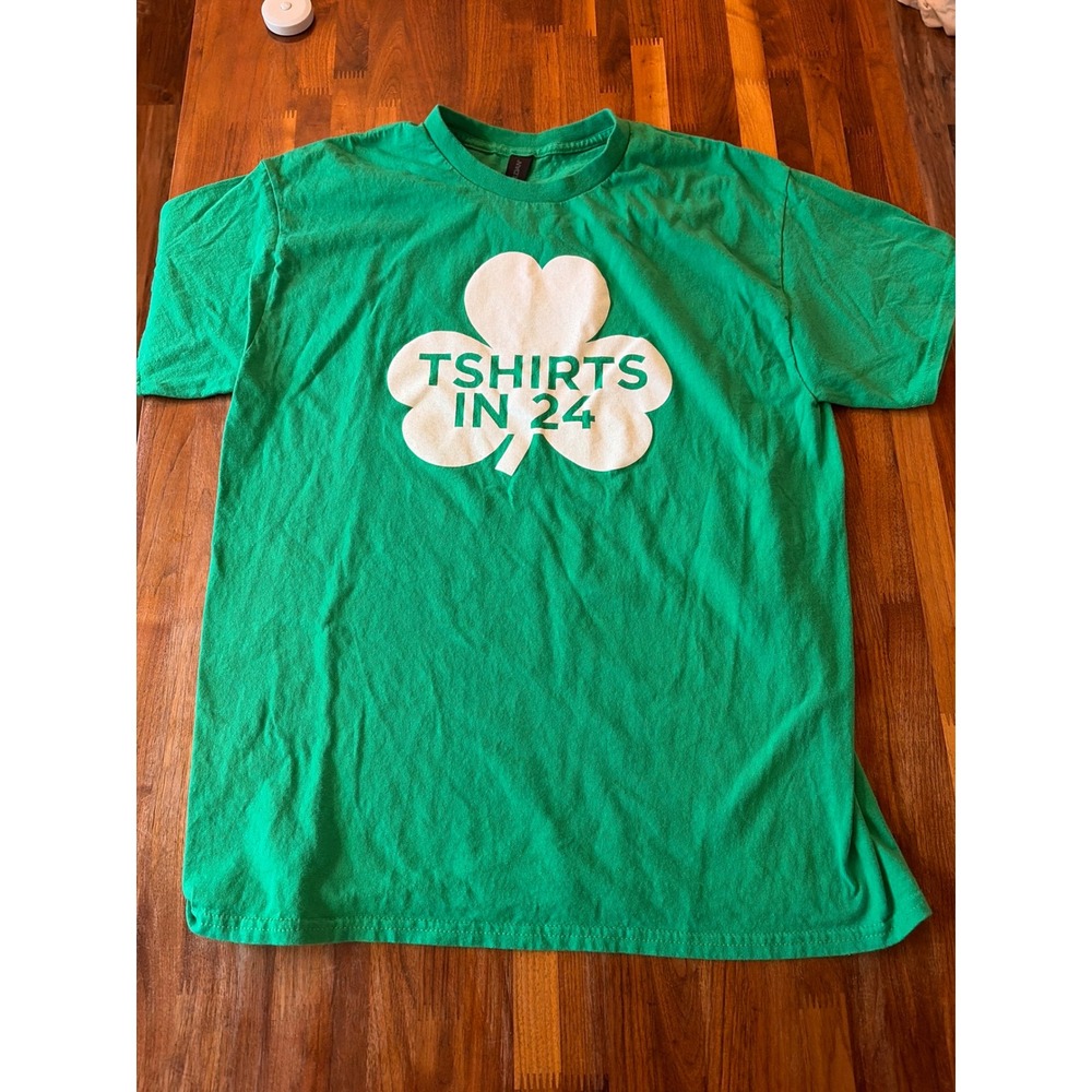 Gildan Heavy Cotton Green Shamrock T-Shirt Mens Large Graphic Tee TSHIRTS IN 24